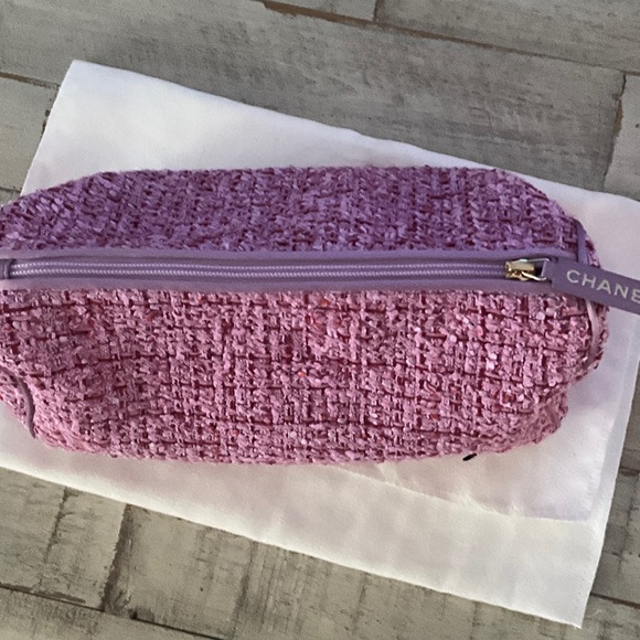 CHANEL Pink Tweed Cosmetic Pouch - Picture 3 of 14